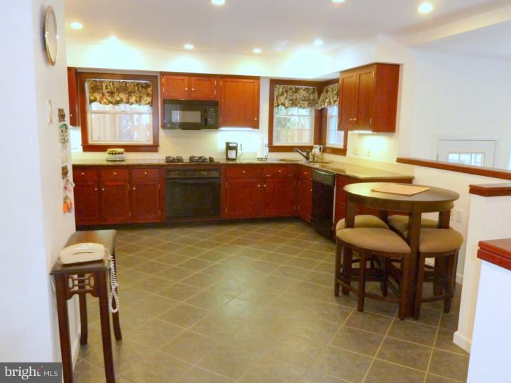 22 Briar Road Wayne, PA 19087 - Photo 8 of 25 Kitchen