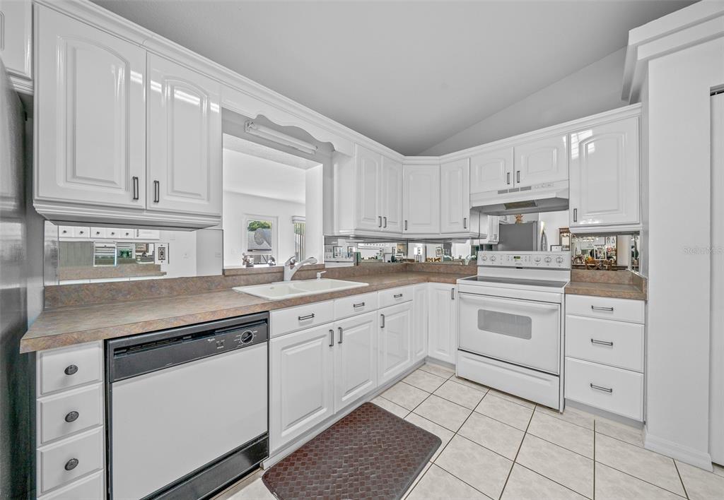 13027 Northeast 7th Loop Silver Springs, FL 34488 - Photo 26 of 55