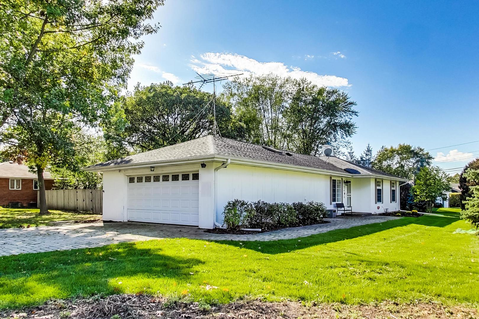 2415 Plum Tree Road Lindenhurst, IL 60046 - Photo 1 of 27 Gallery Image 1