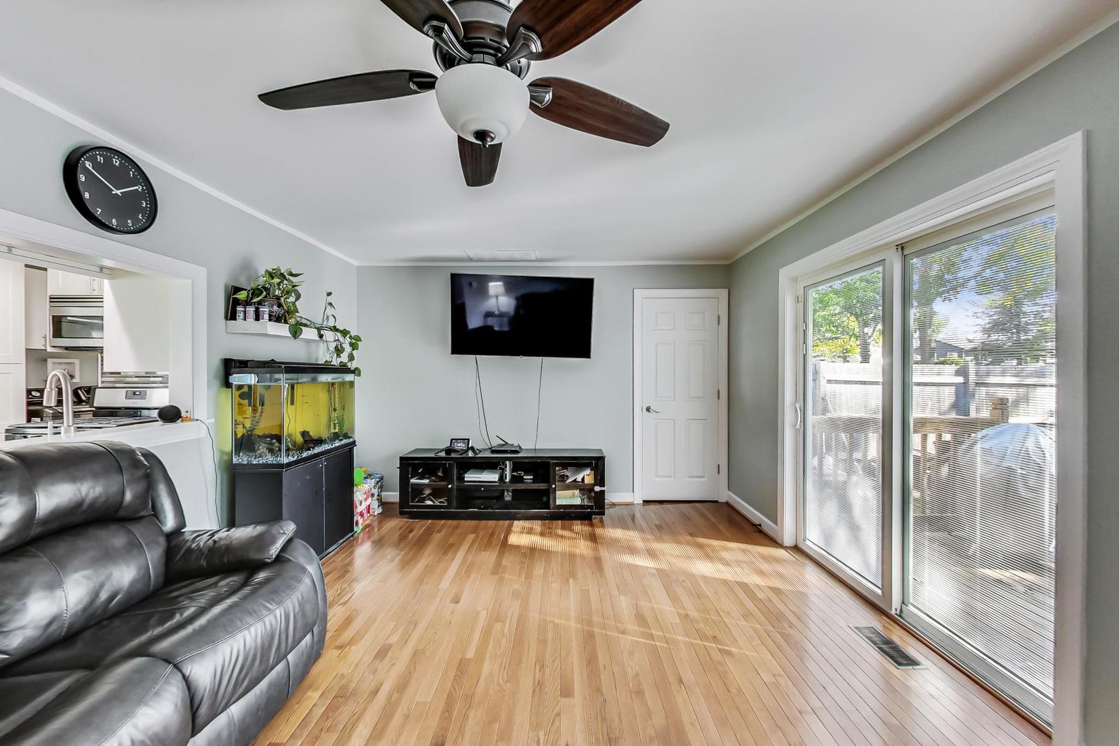 2415 Plum Tree Road Lindenhurst, IL 60046 - Photo 4 of 27 Gallery Image 4
