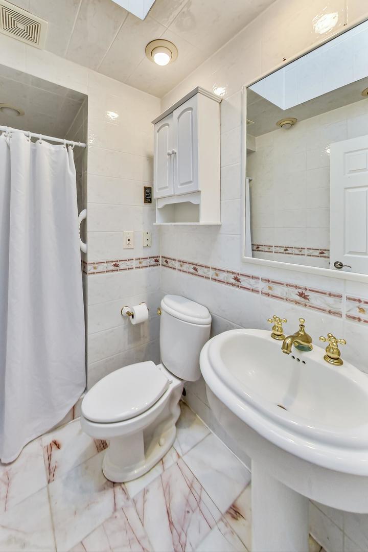2415 Plum Tree Road Lindenhurst, IL 60046 - Photo 9 of 27 Gallery Image 9