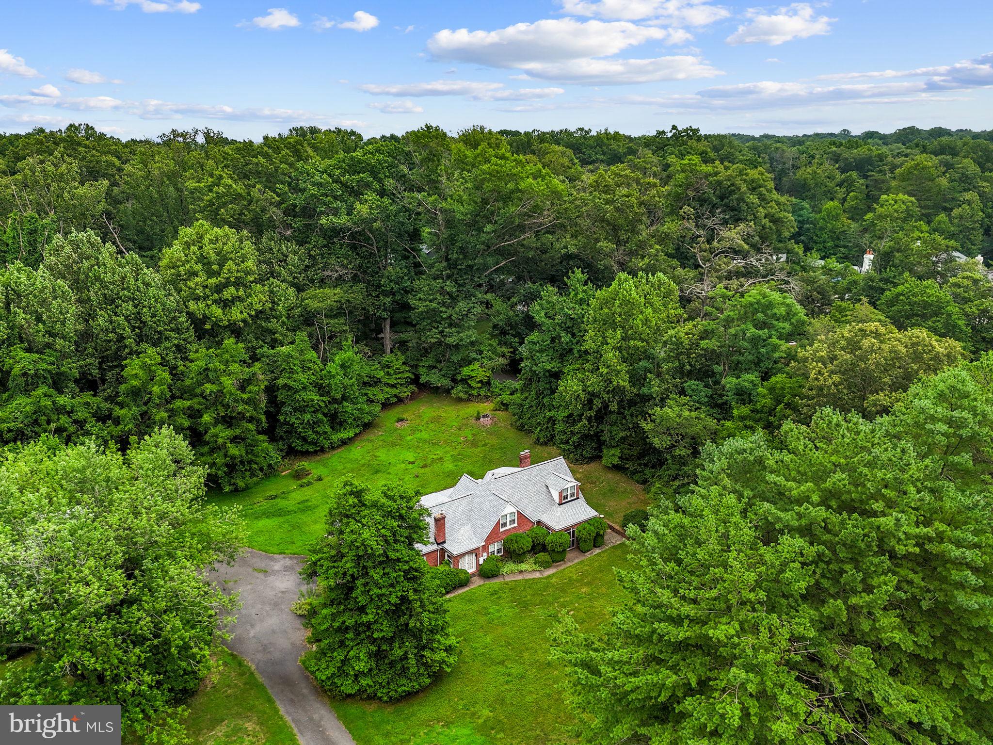 10622 Vale Road Oakton, VA 22124 - Photo 5 of 7 Gallery Image 5