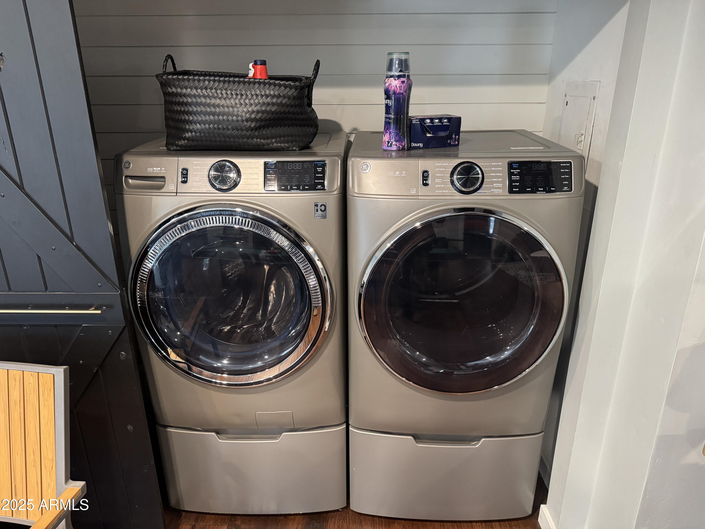 1675 East Appalachian Road Flagstaff, AZ 86004 - Photo 20 of 26 a utility room with dryer and washer