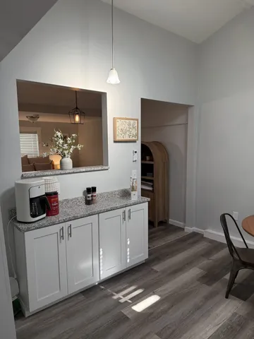 $1,800 | 19 Auburn Avenue, Unit 2, Hampton, NH 03842