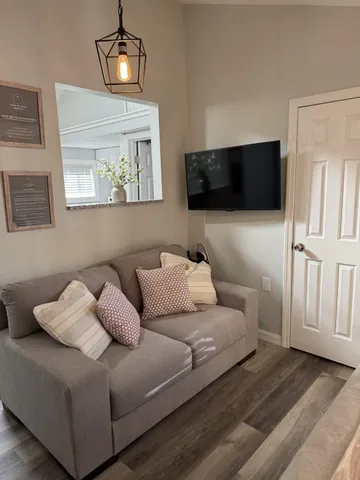 $1,800 | 19 Auburn Avenue, Unit 2, Hampton, NH 03842