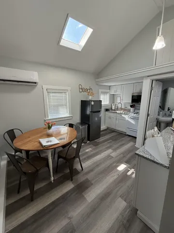 $1,800 | 19 Auburn Avenue, Unit 2, Hampton, NH 03842