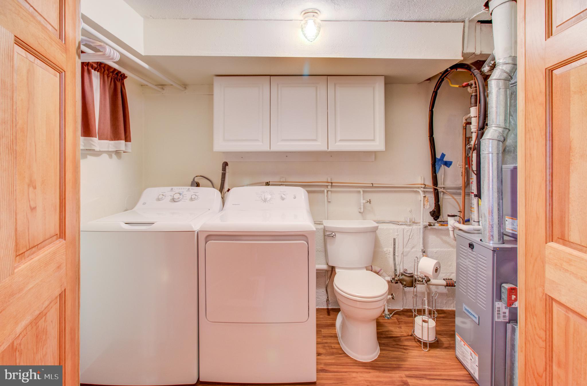 30 Dover Road Hamilton, NJ 08620 - Photo 25 of 32 a bathroom with a toilet sink and mirror