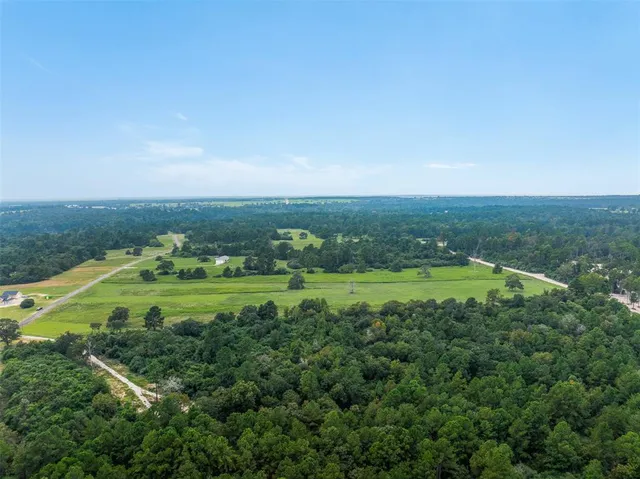 a view of a lake in middle of the house