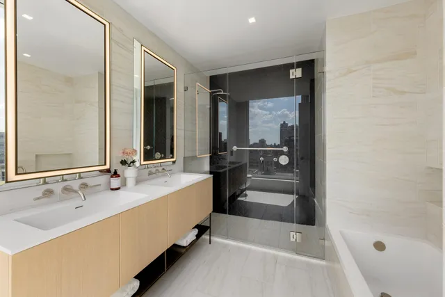 $4,495,000 | 215 West 28th Street, Unit 17C | Chelsea