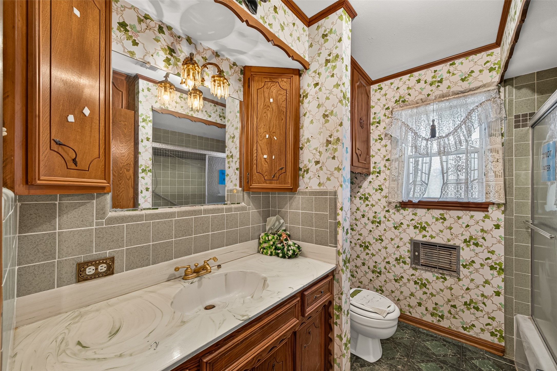 5311 Alba Road Houston, TX 77091 - Photo 22 of 27 Hallway bathroom.