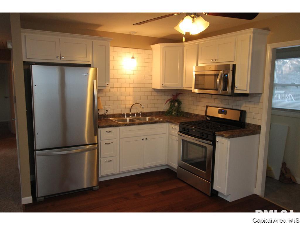 2205 Stokebridge Road Springfield, IL 62702 - Photo 3 of 31