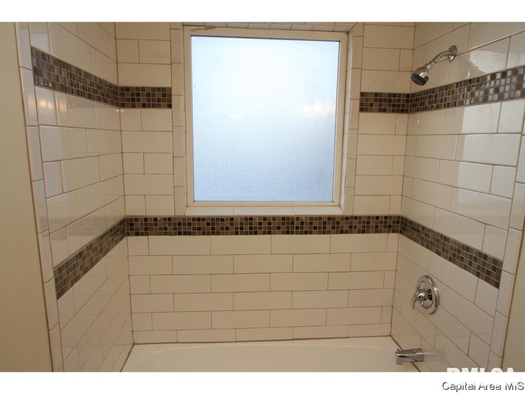 2205 Stokebridge Road Springfield, IL 62702 - Photo 8 of 31