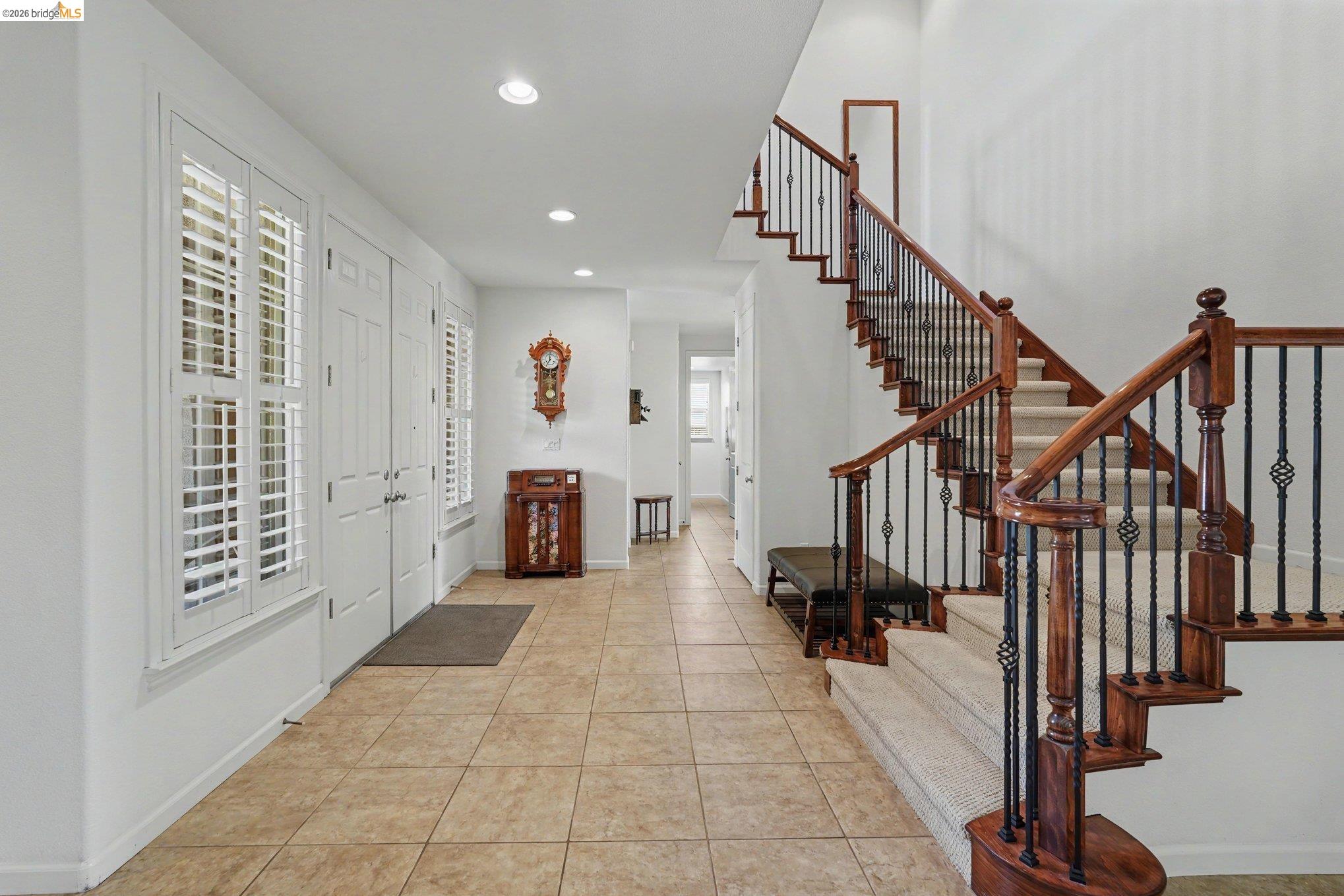 106 Little Ranch Circle Oakley, CA 94561 - Photo 3 of 34 Grand entry featuring a curved staircase with wood-finish handrails and wrought iron balusters