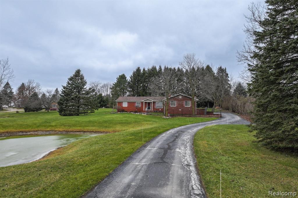 4920 Milett Road Fowlerville, MI 48836 - Photo 6 of 47