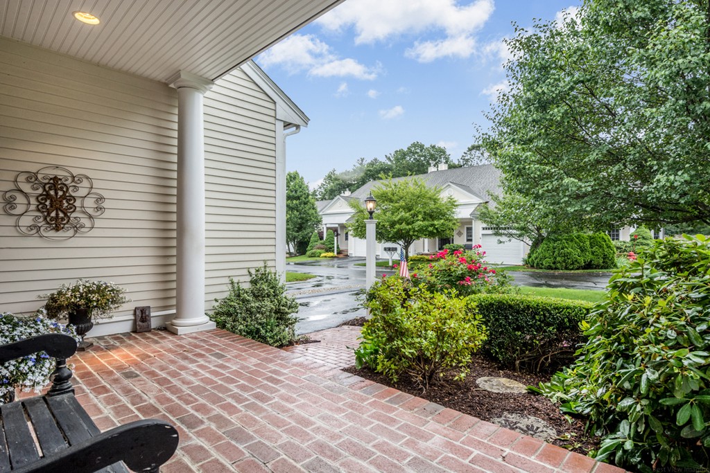 13 Whiting Lane, Unit 13 Hingham, MA 02043 - Photo 2 of 27