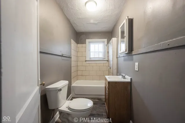 $699 | 1344 Burdsal Parkway, Indianapolis, IN 46208