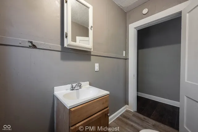 $699 | 1344 Burdsal Parkway, Indianapolis, IN 46208