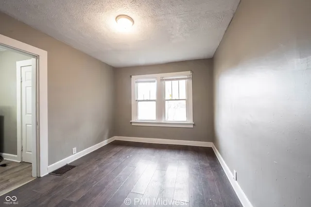 $699 | 1344 Burdsal Parkway, Indianapolis, IN 46208