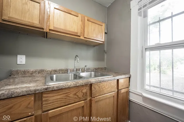 $699 | 1344 Burdsal Parkway, Indianapolis, IN 46208