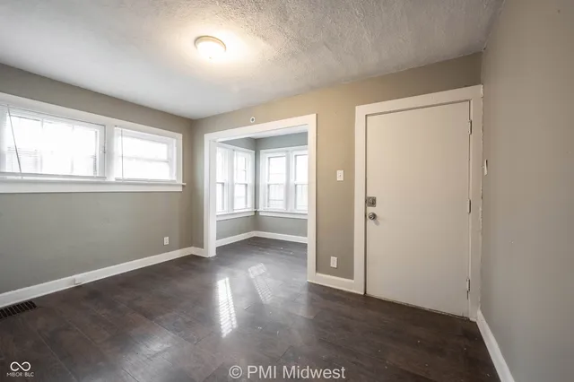 $699 | 1344 Burdsal Parkway, Indianapolis, IN 46208