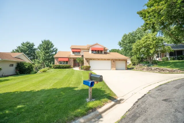 $549,900 | 18 Clarendon Court, Madison, WI 53704