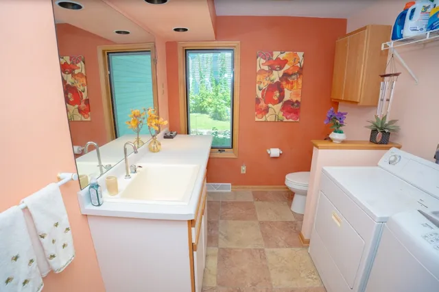 $549,900 | 18 Clarendon Court, Madison, WI 53704