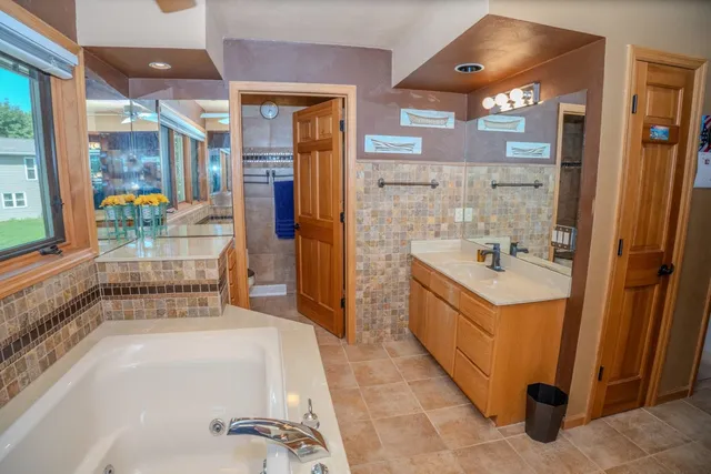 $549,900 | 18 Clarendon Court, Madison, WI 53704