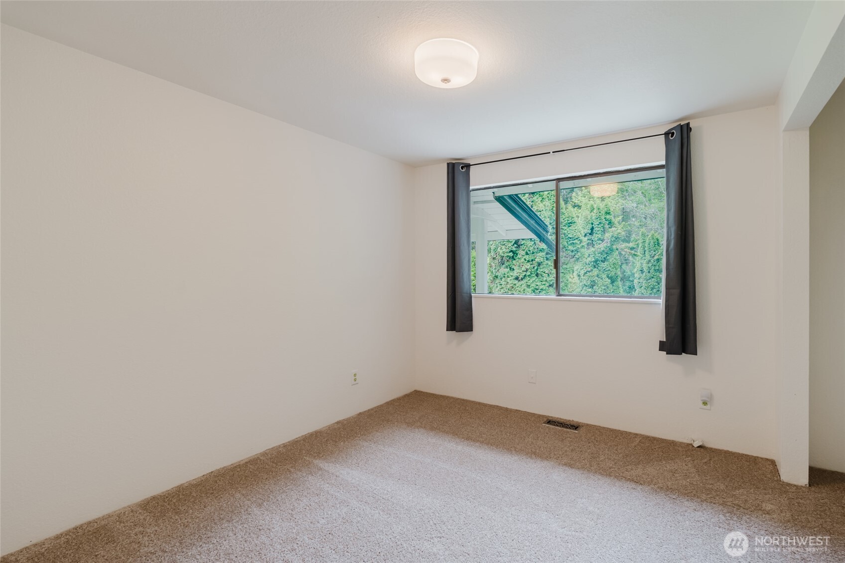 41 Meadowood Drive Elma, WA 98541 - Photo 15 of 40 an empty room with a window