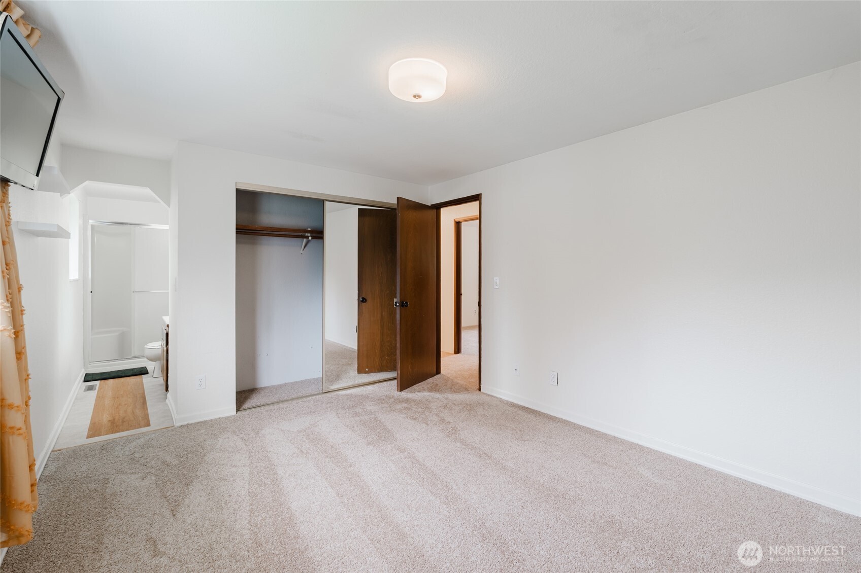 41 Meadowood Drive Elma, WA 98541 - Photo 18 of 40 a view of an empty room and a window