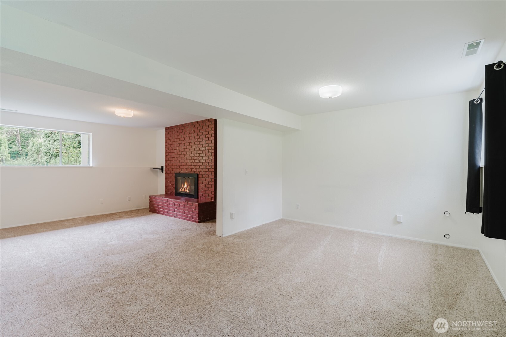 41 Meadowood Drive Elma, WA 98541 - Photo 24 of 40 an empty room with windows
