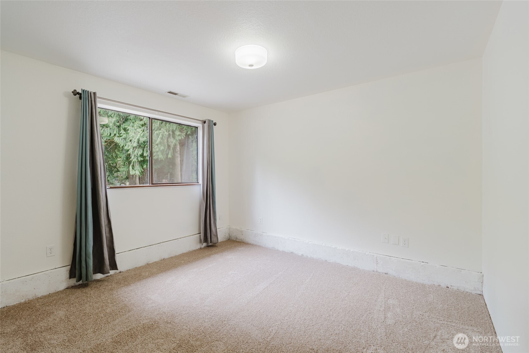 41 Meadowood Drive Elma, WA 98541 - Photo 29 of 40 an empty room with windows