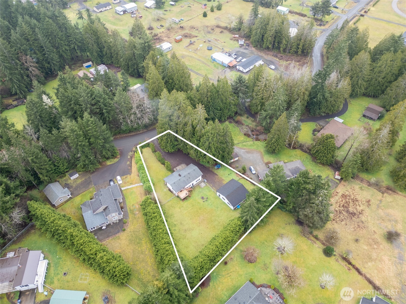 41 Meadowood Drive Elma, WA 98541 - Photo 38 of 40 an aerial view of a tennis ground and a cars park