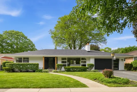 $750,000 | 3 West Berkshire Lane, Mount Prospect, IL 60056