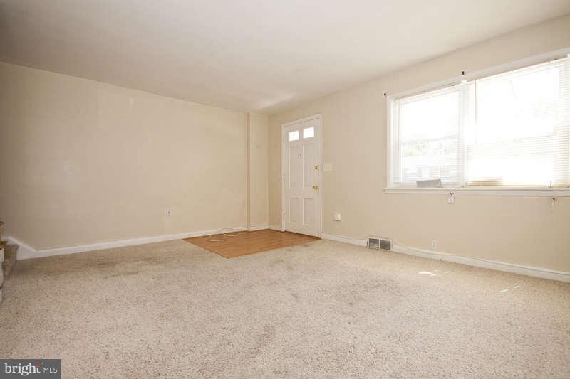 1806 Swansea Road Baltimore, MD 21239 - Photo 9 of 18 Living Room