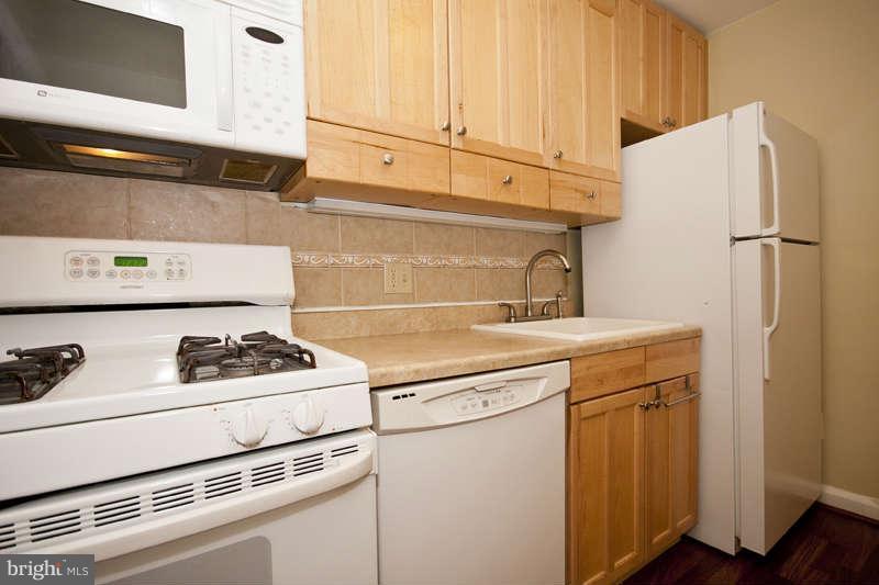 1806 Swansea Road Baltimore, MD 21239 - Photo 10 of 18 Kitchen