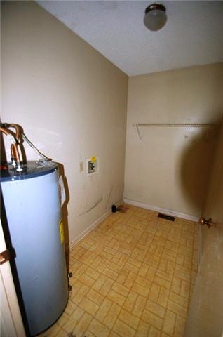 3117 Asbury Road Murfreesboro, TN 37129 - Photo 10 of 11 Walk-in laundry room!