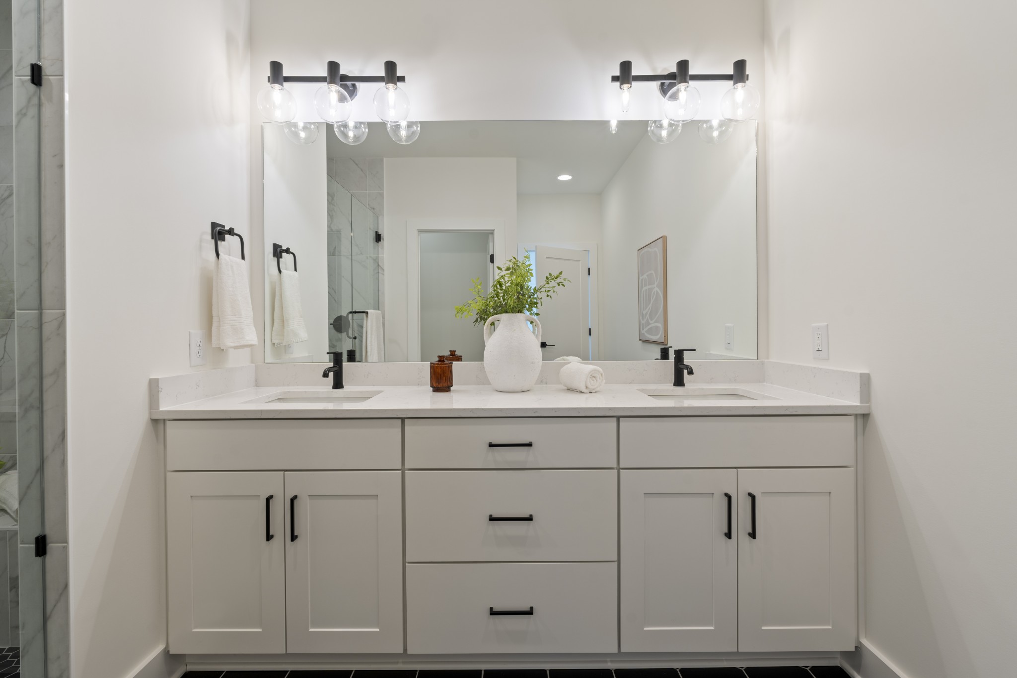 505 Community Court, Unit 11 Nashville, TN 37209 - Photo 27 of 37 a bathroom with mirror and sink