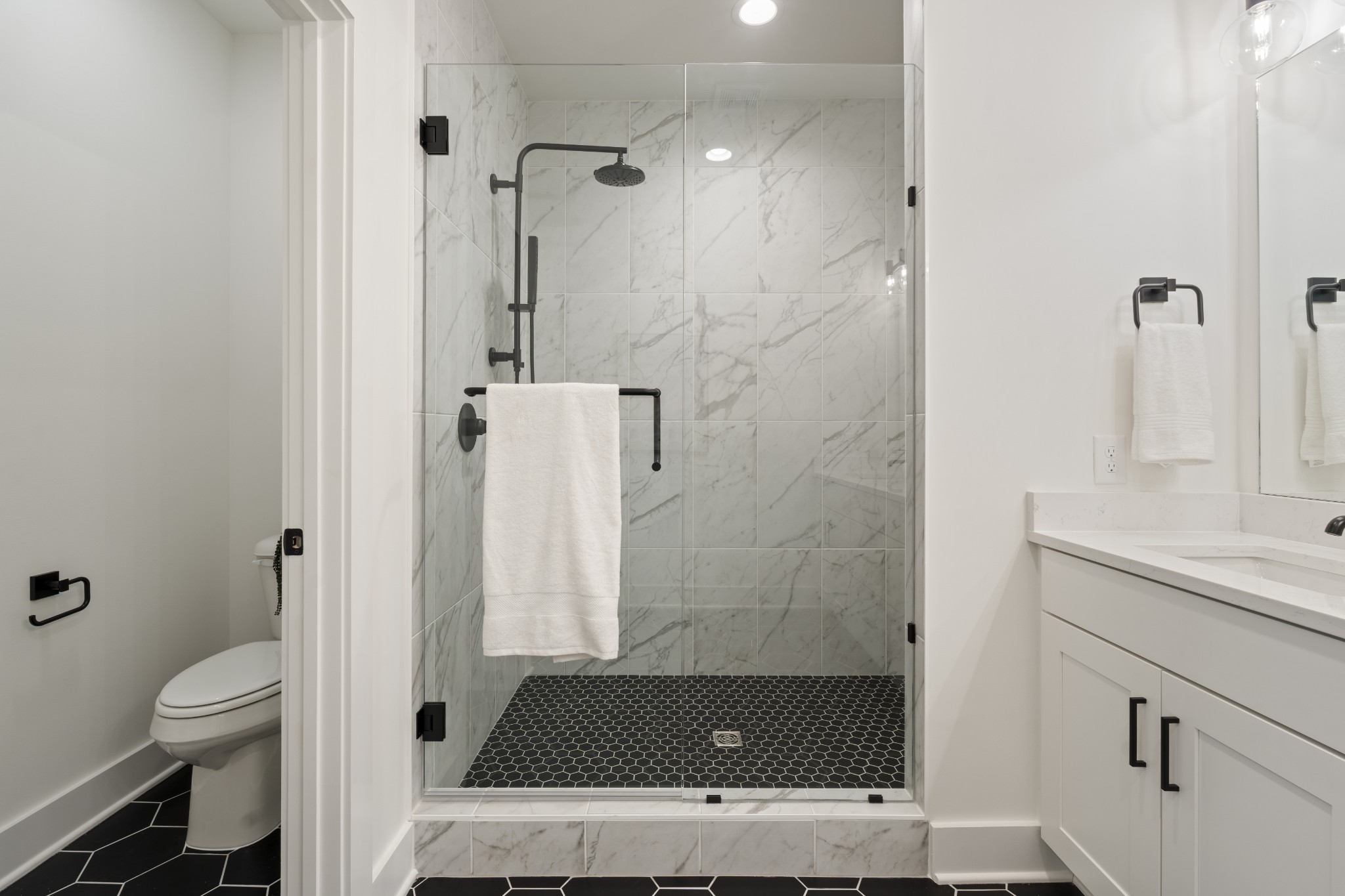 505 Community Court, Unit 11 Nashville, TN 37209 - Photo 28 of 37 a bathroom with a shower and a sink