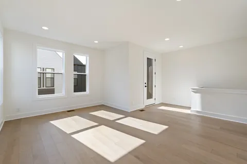 an empty room with closet and a ceiling fan