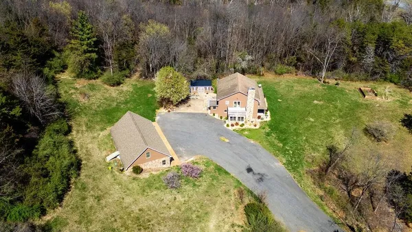 $825,000 | 840 Commerce Road, Staunton, VA 24401