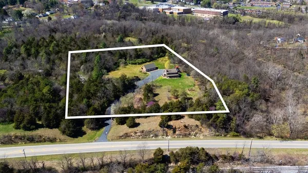 $825,000 | 840 Commerce Road, Staunton, VA 24401