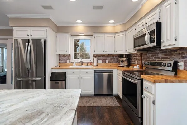 $825,000 | 840 Commerce Road, Staunton, VA 24401