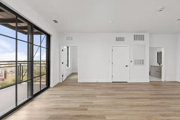 $1,500 | 4315 South Congress Avenue, Unit 523, Austin, TX 78745