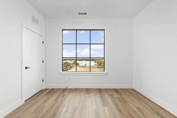 $1,500 | 4315 South Congress Avenue, Unit 523, Austin, TX 78745