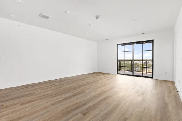 $1,500 | 4315 South Congress Avenue, Unit 523, Austin, TX 78745