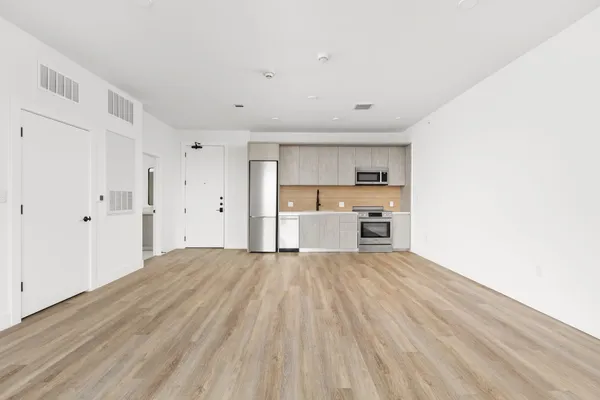 $1,500 | 4315 South Congress Avenue, Unit 523, Austin, TX 78745