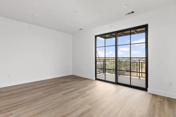 $1,500 | 4315 South Congress Avenue, Unit 523, Austin, TX 78745