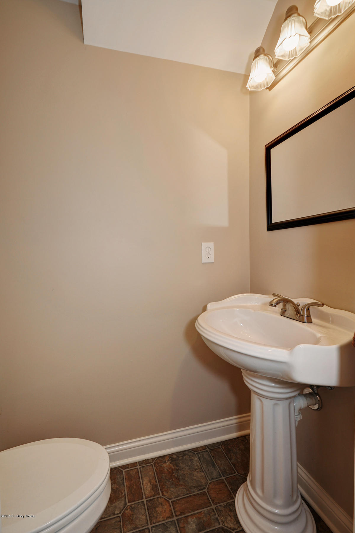 8925 Riley Avenue Louisville, KY 40242 - Photo 10 of 20 Half Bath - Riley Ave