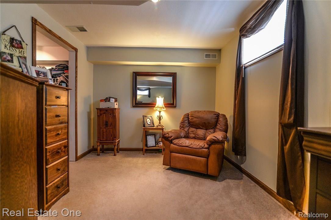 255 Triangle Lake Road Howell, MI 48843 - Photo 33 of 48 43_30.jpg