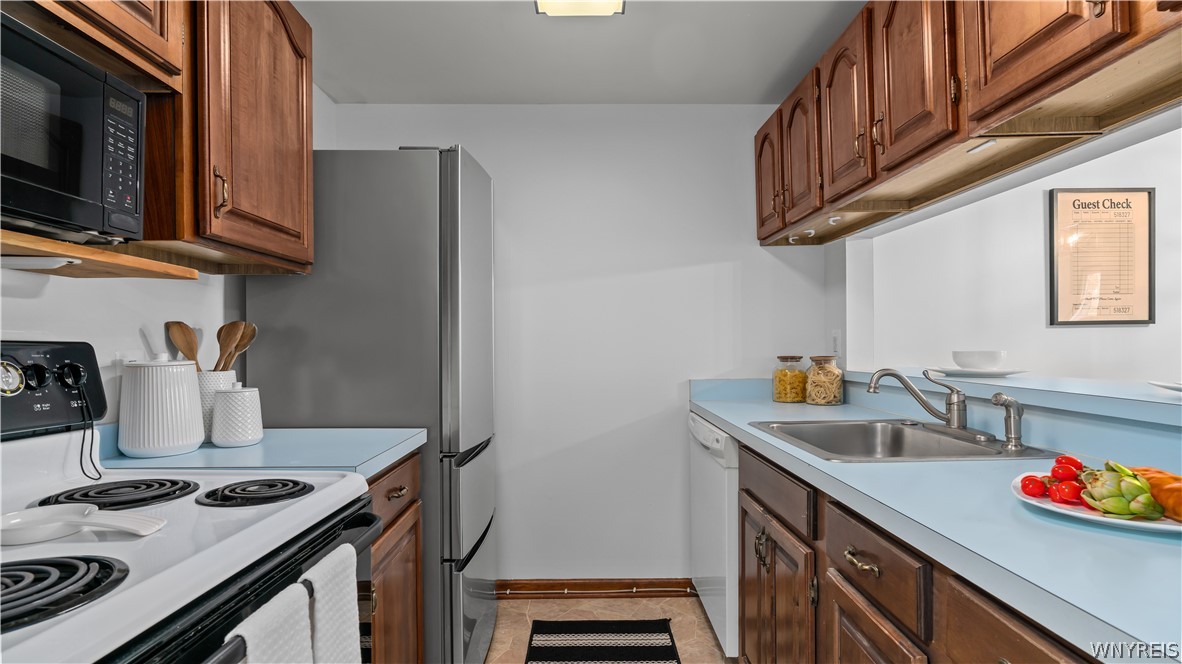 270 Buffalo Road, Unit 27 East Aurora, NY 14052 - Photo 5 of 40